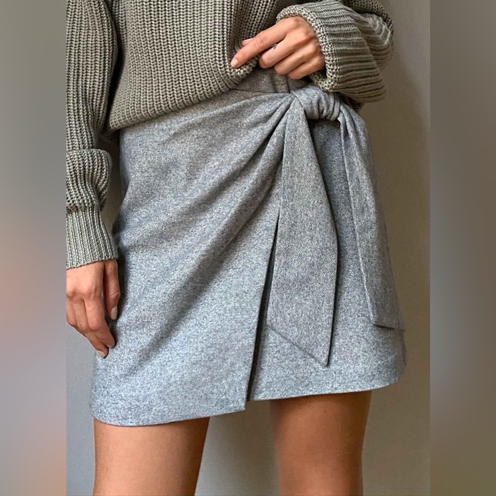 🩶💕Aritzia Wrap Front Mini Skirt Wool Cashmere Gray 6 EUC Old Money Minimalist